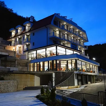 Hotel Dishli & 4*